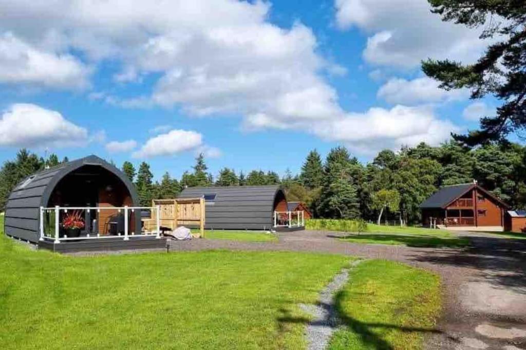 Red Squirrel Log Cabin With Hot Tub Keith Ngoại thất bức ảnh