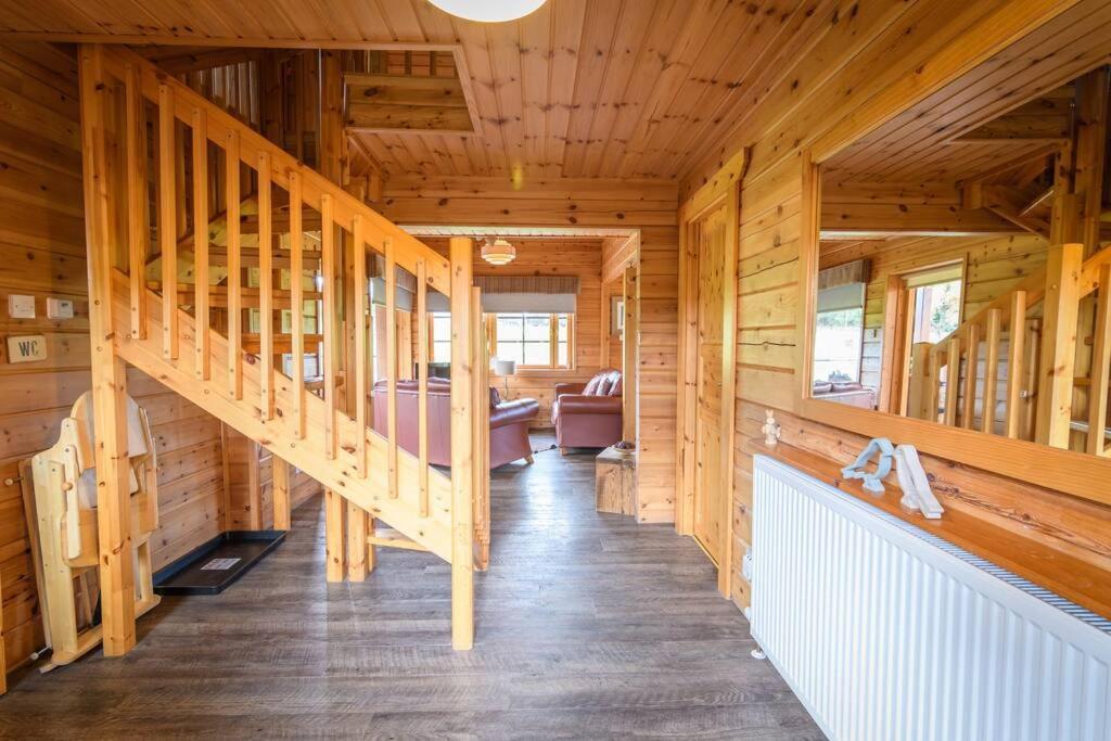 Red Squirrel Log Cabin With Hot Tub Keith Ngoại thất bức ảnh
